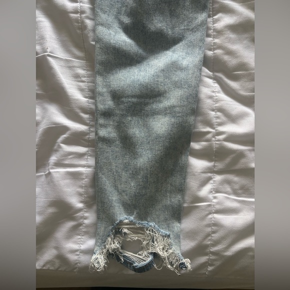 American Eagle High Rise Distressed Jeans. - Picture 8 of 10